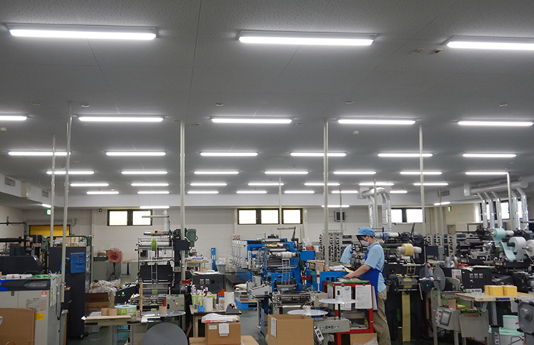 本社工場の照明を全てLEDに変更